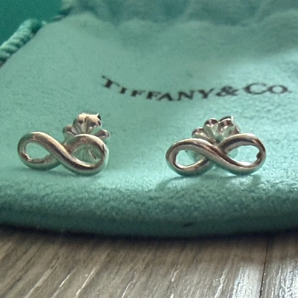 Tiffany & Co. Infinity Earrings ♾️ - Picture 6 of 6